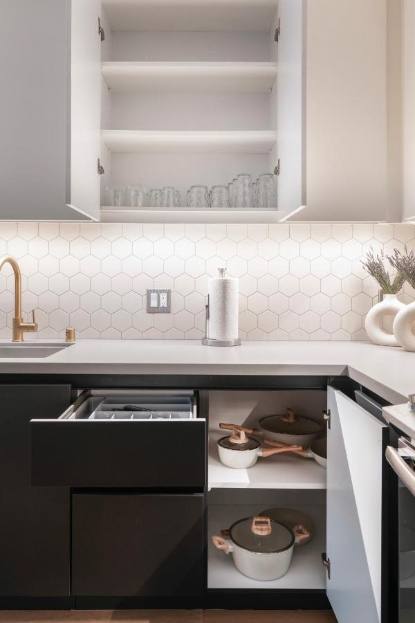 2br Hollywood Luxury Elc *