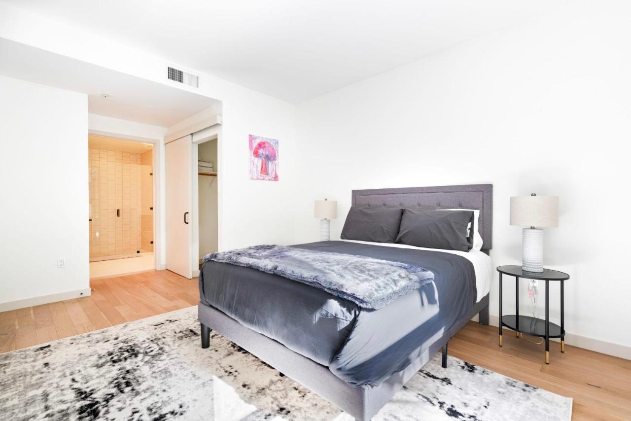 2br Hollywood Luxury Elc *